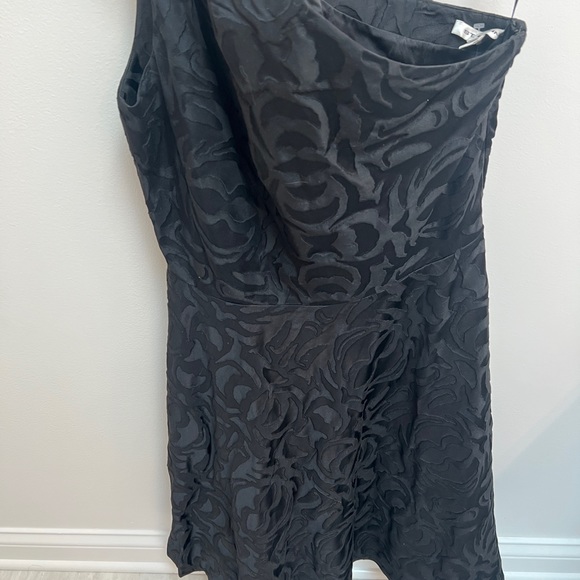 ST JOHN Black One Shoulder Floral Brocade DRESS SZ 12 - Picture 2 of 6